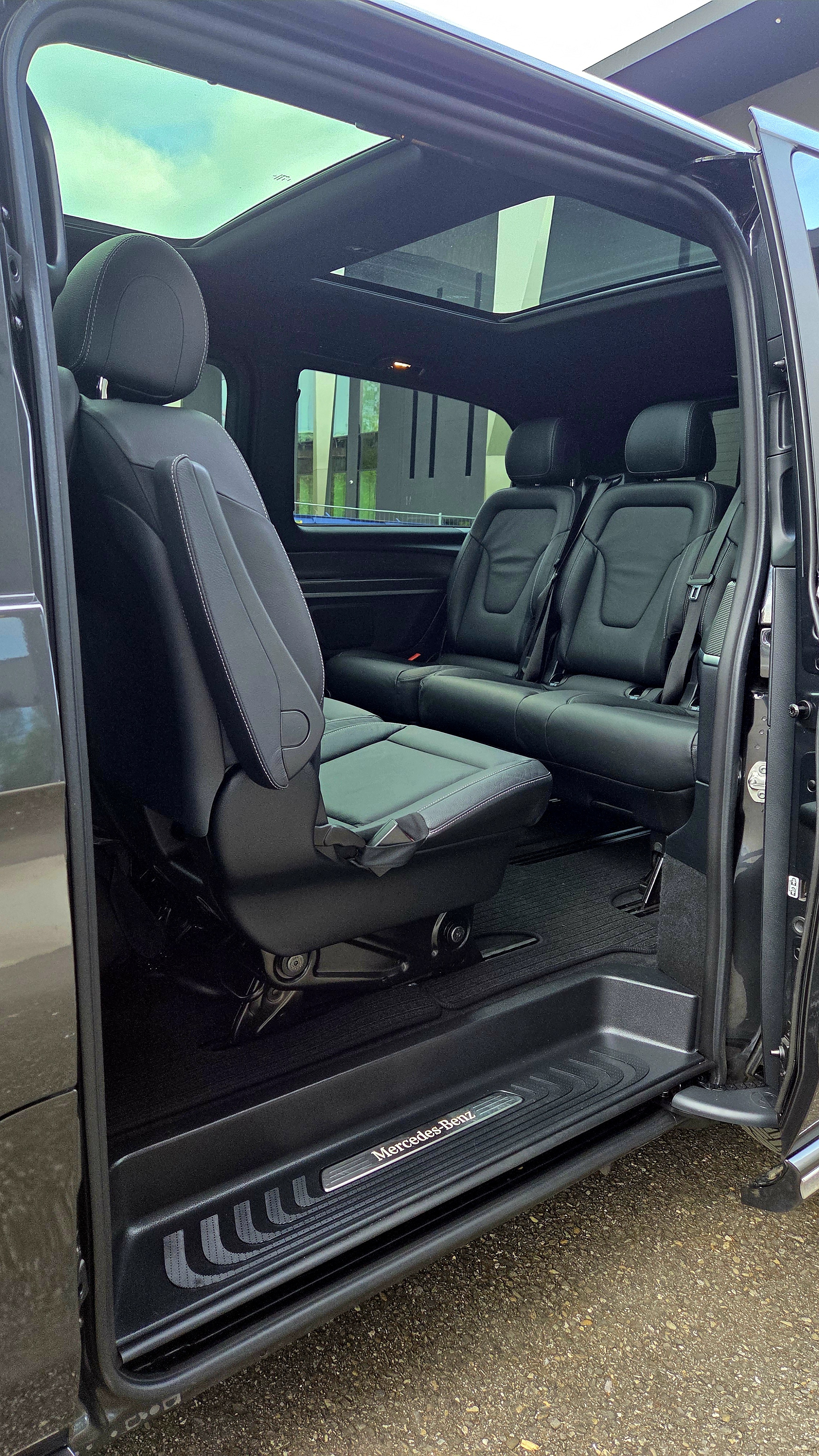 Nouveauté dans notre flotte : découvrez notre Mercedes-Benz V-Class 300 4MATIC